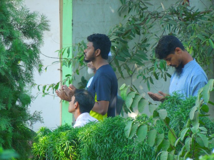 হাদি’র জন্য ঢাকার মসজিদগুলোতে বিশেষ দোয়া মোনাজাত অনুষ্ঠিত